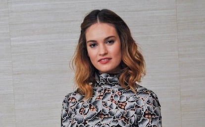 La actriz Lily James promocionando su &uacute;ltima pel&iacute;cula en enero en California.