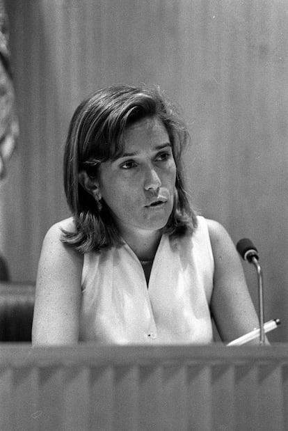 Ana Mato durante una rueda de prensa el 26 de julio de 1994.