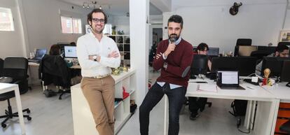 &Aacute;ngel Hern&aacute;ndez (izquierda) y V&iacute;ctor Jimeno, propietarios de la empresa Chatbot Chocolate.