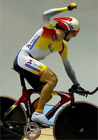 Escobar celebra su triunfo en el velódromo de Melbourne.