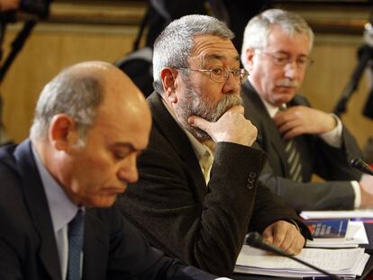Díaz Ferrán, Méndez y Toxo, en un encuentro en diciembre de 2009.
