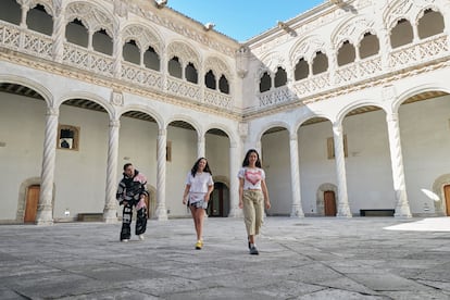 El trio reinvidica la cultura castella y ya planea la publicación periódica de su revista.