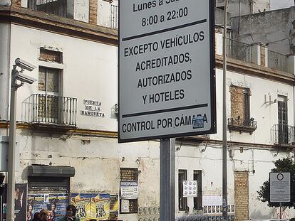 Cartel de restricción del tráfico de Sevilla