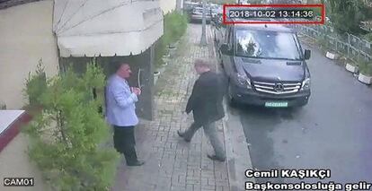 Jamal Khashoggi, no momento da sua entrada no consulado, no último dia 2.