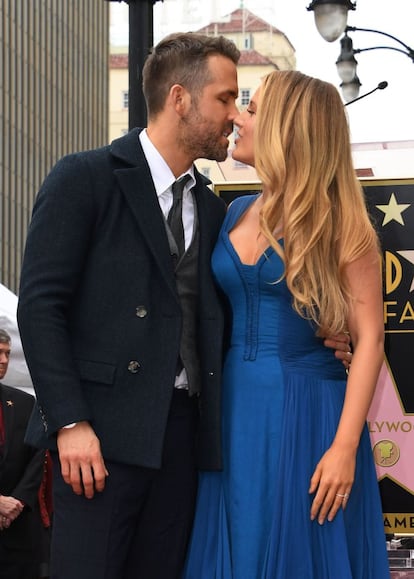 Ryan Reynolds y Blake Lively también posaron, como han hecho tantas otras veces, ante los fotógrafos. Y, como es habitual en ellos, nunca comparten los detalles de su vida familiar, pero en las alfombras rojas siempre despliegan su complicidad.