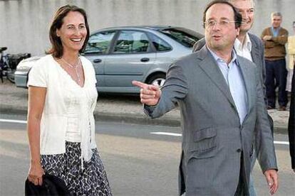 Ségolène Royal pasea por La Rochelle con su compañero, el líder del Partido Socialista, François Hollande.