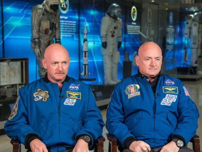 Los hermanos gemelos Mark y Scott Kelly, astronautas de la NASA.
