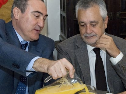 El alcalde de Palma del R&iacute;o, Jos&eacute; Antonio Ruiz, con el presidente andaluz, Jos&eacute; Antonio Gri&ntilde;&aacute;n.