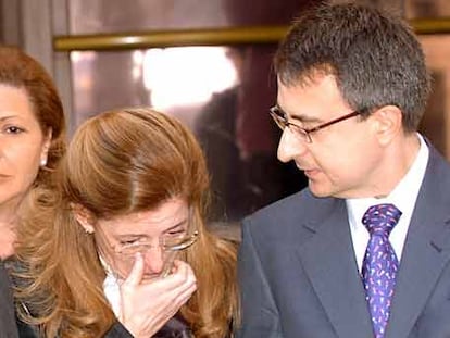 El juez del Olmo, con la fiscal del caso del 11-M, Olga Sánchez, durante una concentración en recuerdo de las víctimas de los atentados, el 11 de marzo de 2005.