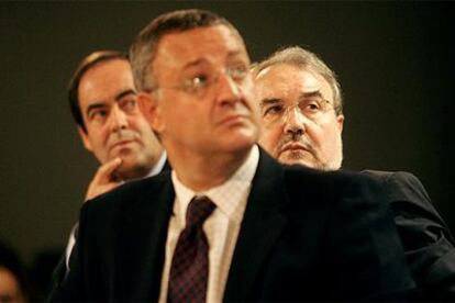 José Bono, Jesús Caldera y Pedro Solbes, en su comparecencia tras el Consejo de Ministros.