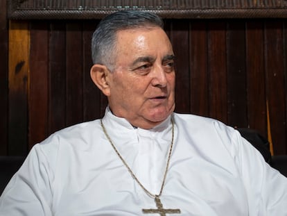 Salvador Rangel Mendoza ofrece una entrevista a EL PAÍS en la casa episcopal, en febrero de 2022. 3PFPYA6KIVG5LDMTE3NKIWYELM