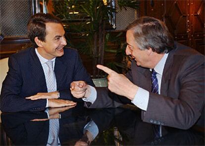 El presidente del Gobierno español y el de Argentina en una charla amistosa.