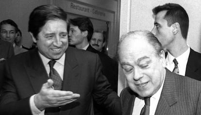 Javier de la Rosa (izquierda) y Jordi Pujol, durante la inauguración de la clínica Tecnon de Barcelona en 1994.