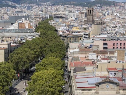 La part inferior de la Rambla, vista des del mirador de Colom.