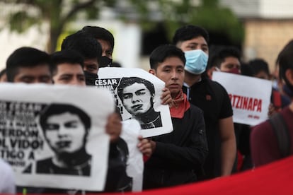 Familiares de los 43 estudiantes de Ayotzinapa