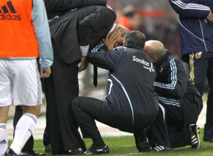 El entrenador del Real Madrid, tras recibir el impacto de una piedra en la cara.