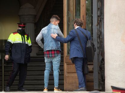 Uno de los cuatro acusados por la violación de Sabadell, a su llegada al juicio.