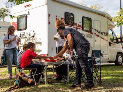 Un camping es un lugar en el que convivir con la naturaleza, pero en el que vas a necesitar el coche para ir a cualquier otro lado.