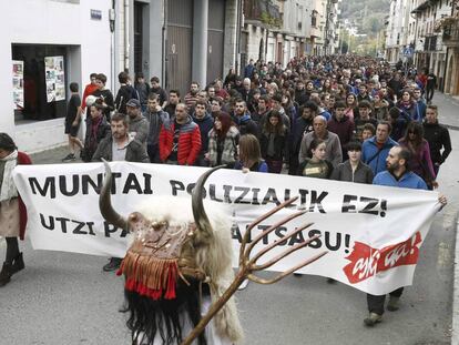 Manifestaci&oacute;n convocada por Sortu y vecinos de Alsasua en apoyo a los dos imputados por la agresi&oacute;n de Alsasua (Navarra)