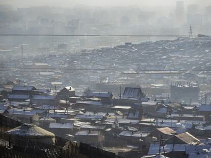 Vistas de la contaminaci&oacute;n que cubre Ul&aacute;n Bator desde los suburbios de &#039;gers&#039;. 