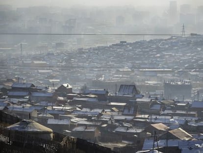 A poluição que cobre Ulan Bator na periferia de 'gers'.