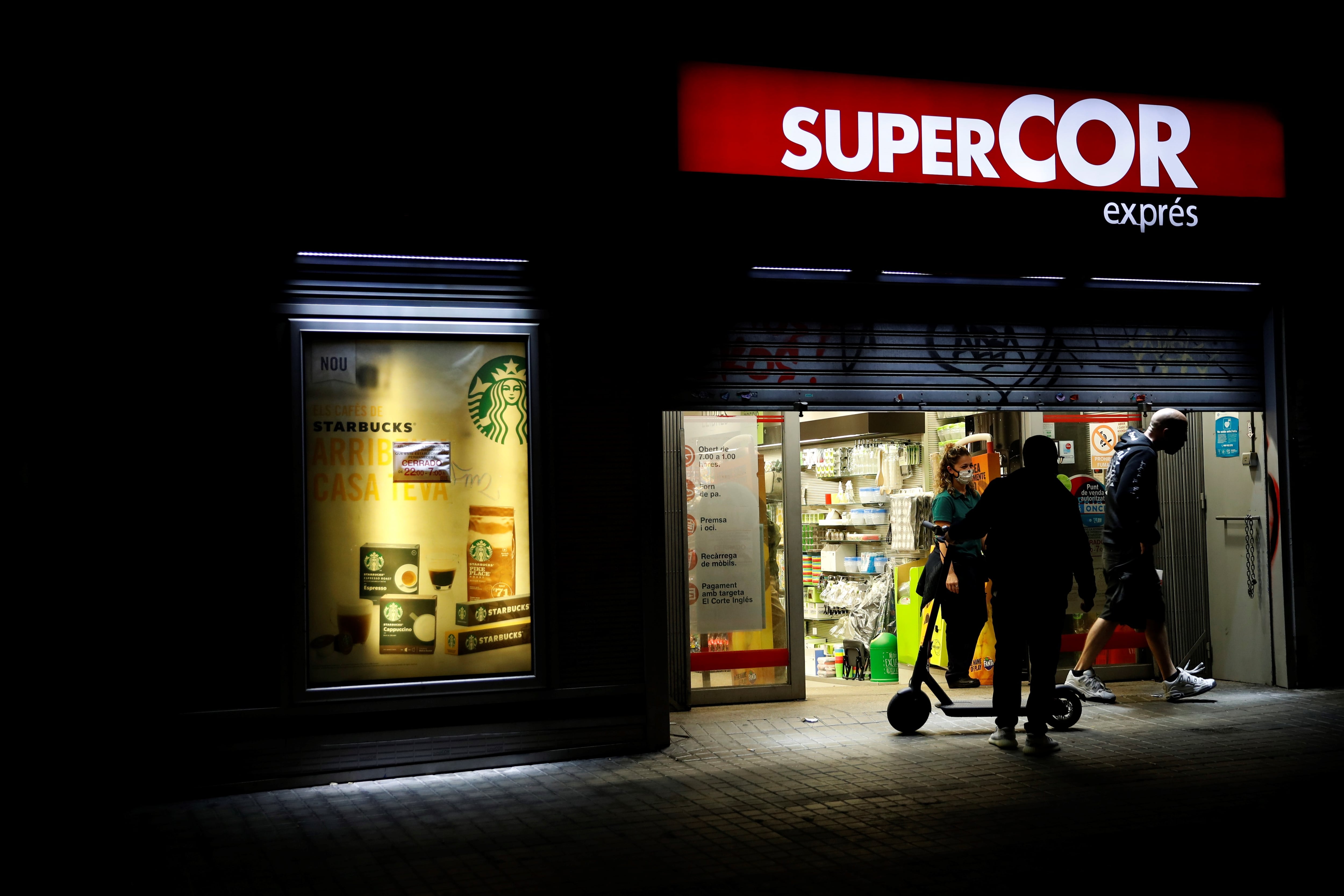 El auge del supermercado de proximidad no cala en El Corte Inglés