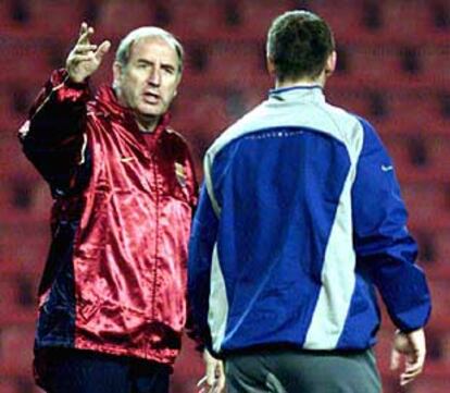 Rexach da indicaciones a Anderson, ayer, durante el entrenamiento en Anfield.