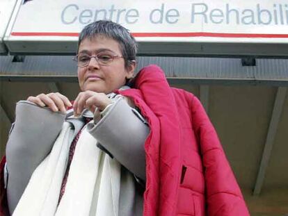 Alba Lucía Cardona,  tras recibir el alta ayer, a las puertas del hospital La Fe de Valencia.