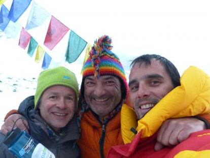 Garra, Lolo y Osiel, en el campo base del Dhaulagiri. 