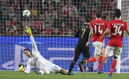 Gol de José Callejón al Benfica en el Estadio da Luz.