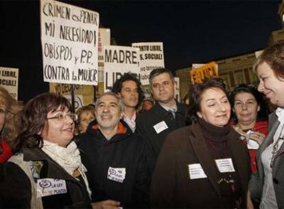 Gaspar Llamazares y Pedro Zerolo en una manifestación por el derecho al aborto en enero de 2008 en Madrid.