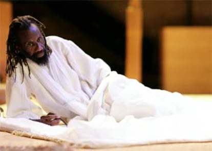 Habib Dembéle, protagonista del espectáculo de Peter Brook <i>Tierno Bokar.</i>