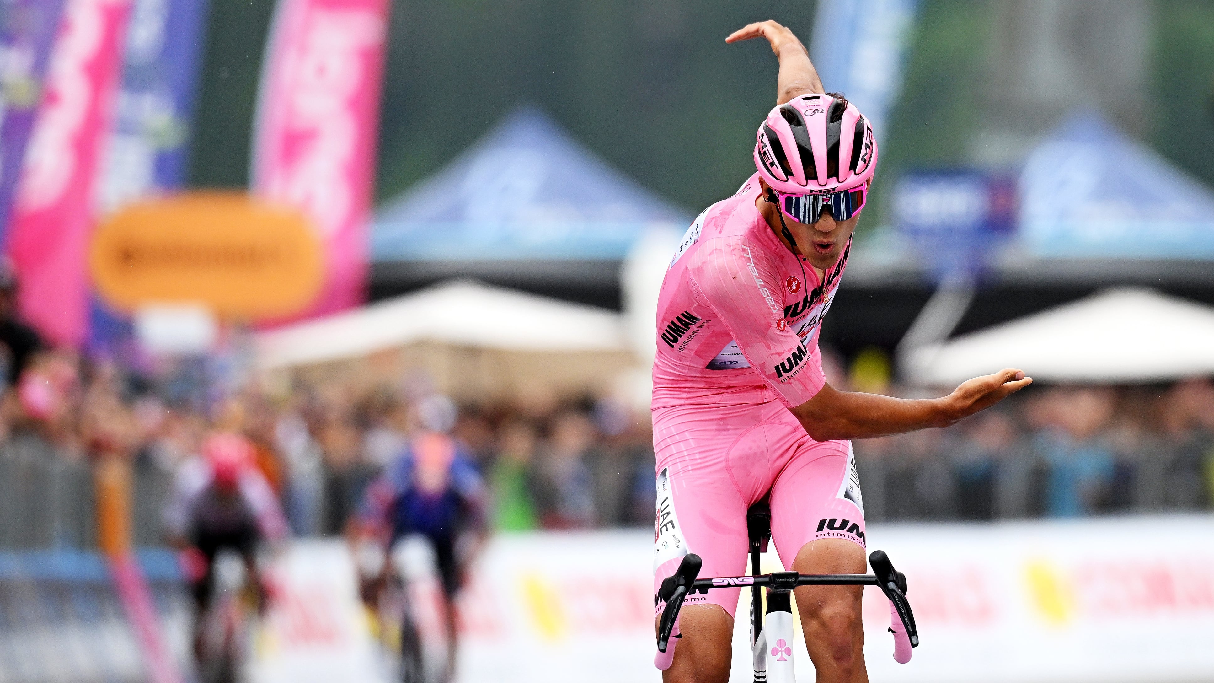"Isaac del Toro: El Ciclista Ensenadense que Aspira a la Gloria en el Giro de Italia"