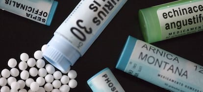 Surtido de medicinas homeopáticas