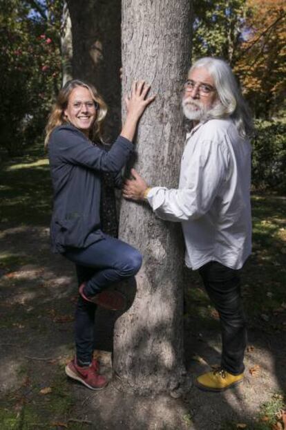 Liliana Fortuny y Jaume Copons, en el parque del Retiro.