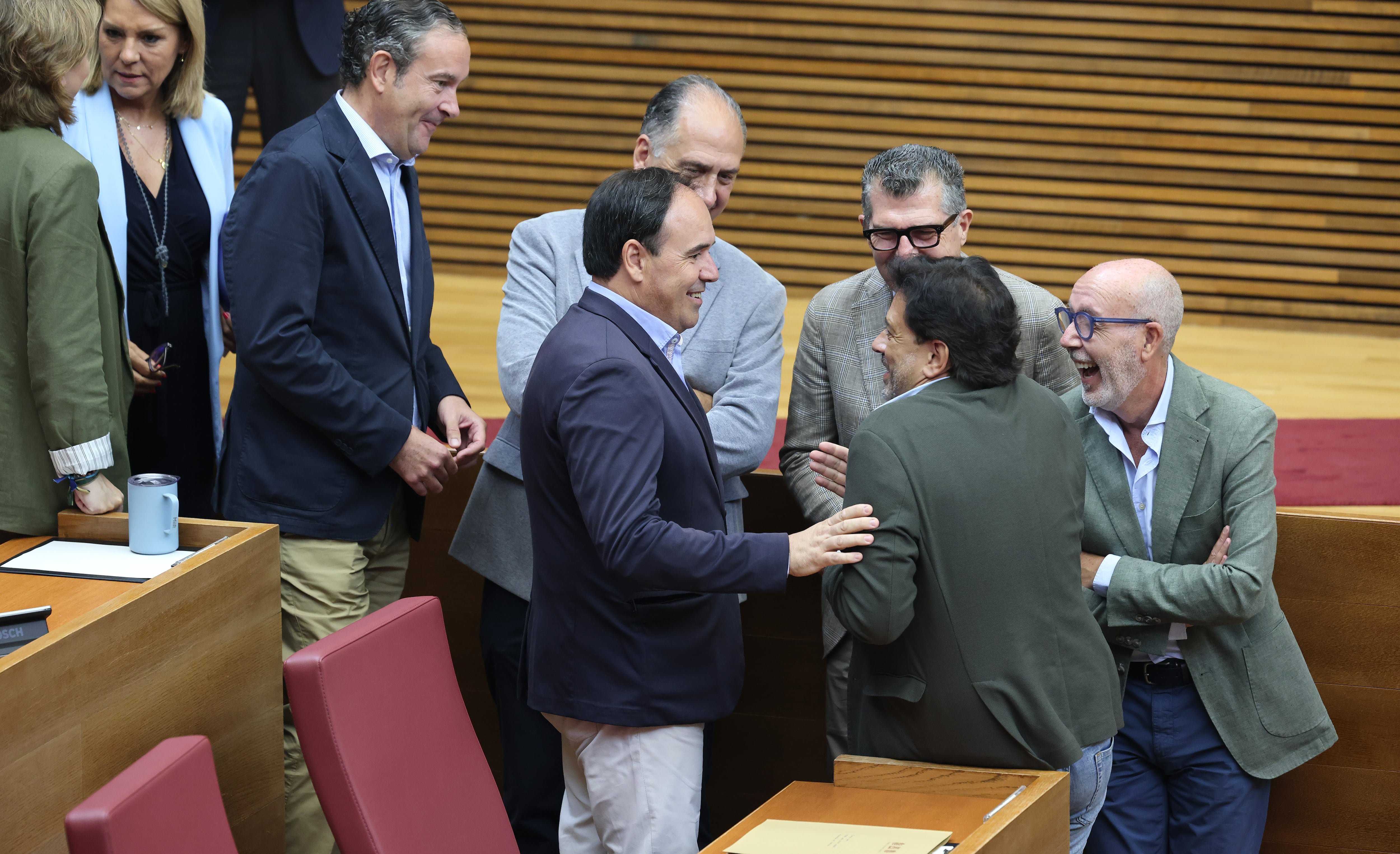 El PP se pliega a Vox y Les Corts Valencianes aprueban los primeros presupuestos en España que incluyen la prioridad nacional