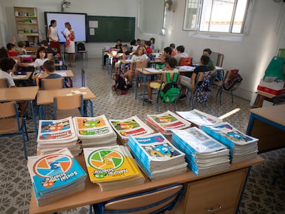 Aula del colegio José María del Campo en Sevilla, donde disponen de un banco de libros gratuitos.