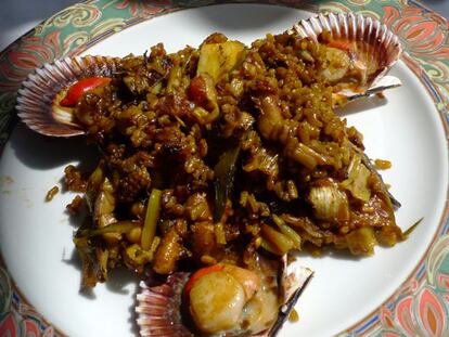 Paella de vieiras de Casa Salvador.
