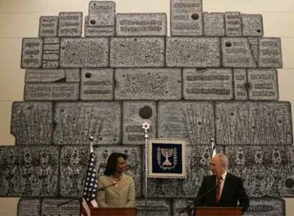 Condoleezza Rice y el presidente israelí, Simon Peres, ayer durante una rueda de prensa en Jerusalén.