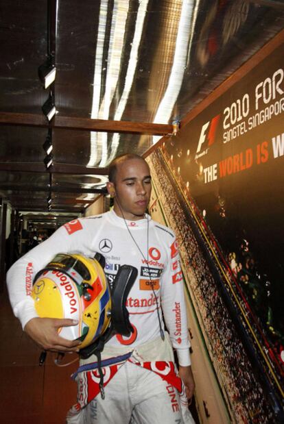 Lewis Hamilton, tras abandonar.