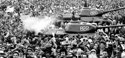 Final del desfile del 2 de enero de 1962 en la plaza de la Revoluci&oacute;n.