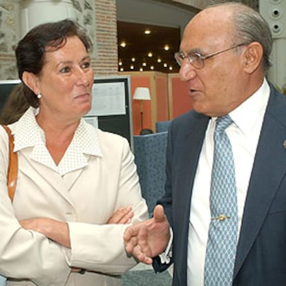 El presidente del Tribunal Supremo, Francisco Hernando, y la ex ministra de Justicia Margarita Mariscal de Gante.