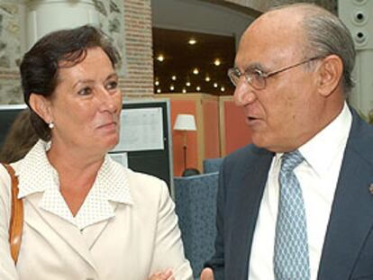 El presidente del Tribunal Supremo, Francisco Hernando, y la ex ministra de Justicia Margarita Mariscal de Gante.