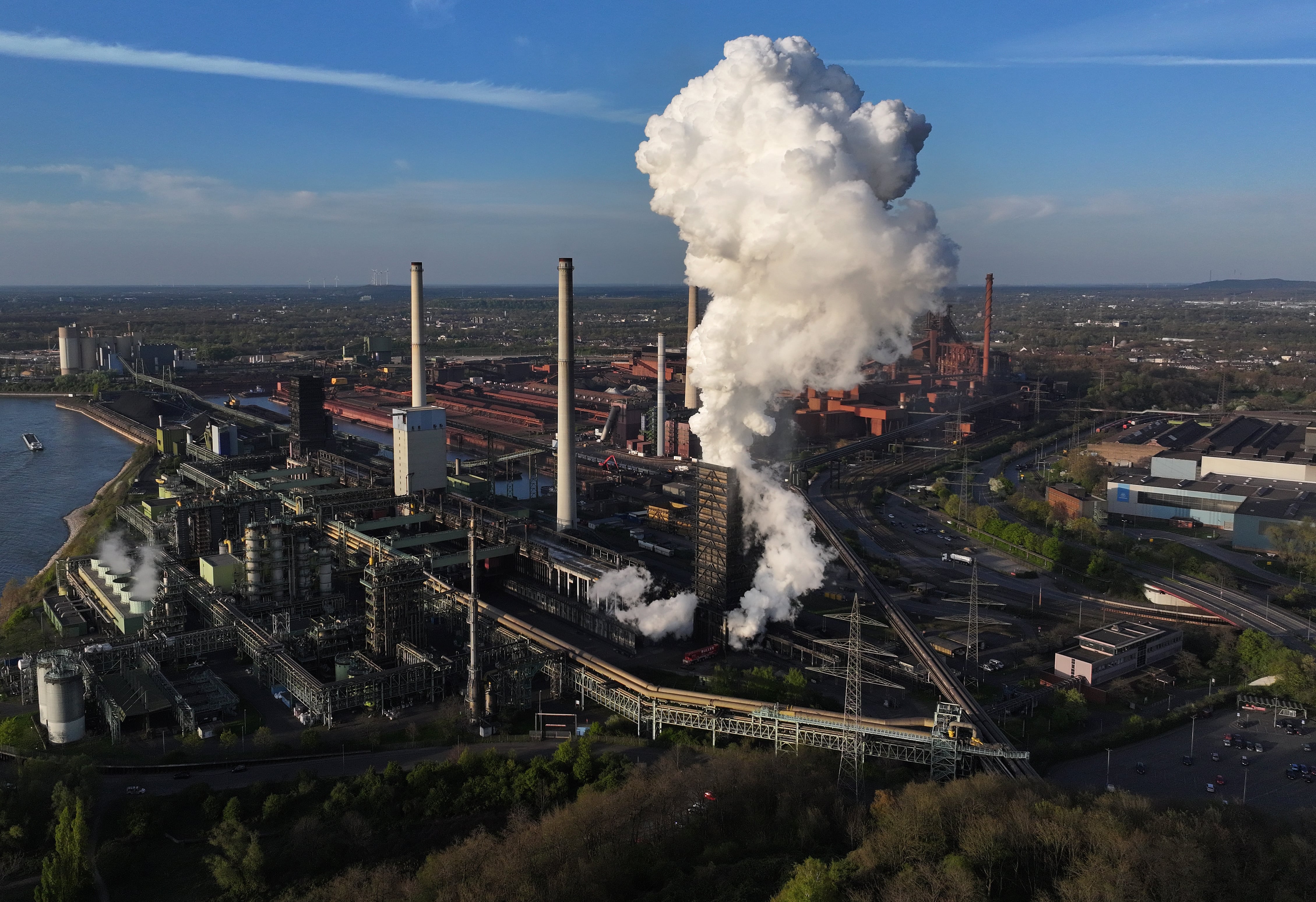 Una imagen de la acería Thyssenkrupp el 8 de abril de 2025 en Duisburgo, Alemania.