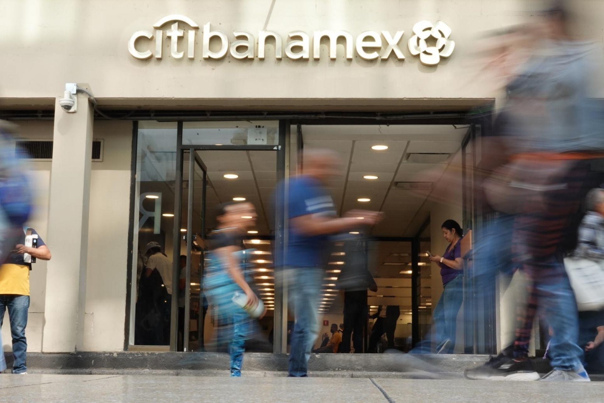 Un nuevo juicio millonario por el ‘caso Oceanografía’ entorpece (aún más) la venta de Banamex
