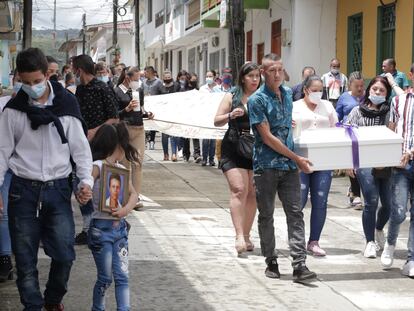 Con un acto por las calles de Samaná (Caldas) la familia despidió a Francisco Javier Buitrago Quiceno, desaparecido en 2007.
