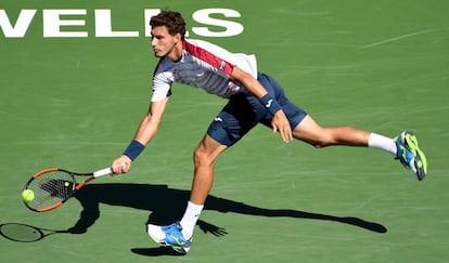 Carre&ntilde;o devuelve la pelota en el partido contra Wawrinka.