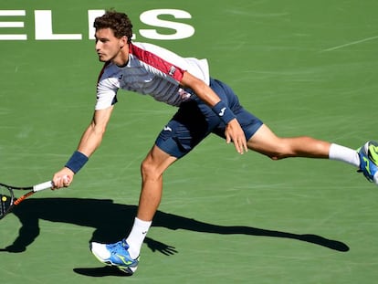 Carre&ntilde;o devuelve la pelota en el partido contra Wawrinka.