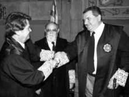 S/N IMAGEN DIGITAL 27/7/00. Toma de posesion de Jose Luis Barrera Cogollos como nuevo presidente de la Audiencia .  En la foto, de izda. a dcha. Guillem Vidal, Miguel Perez Capella y José Luis Barrera.  Foto Carles Ribas