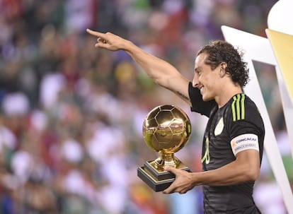 Andrés Guardado, premiado mejor jugador del torneo.